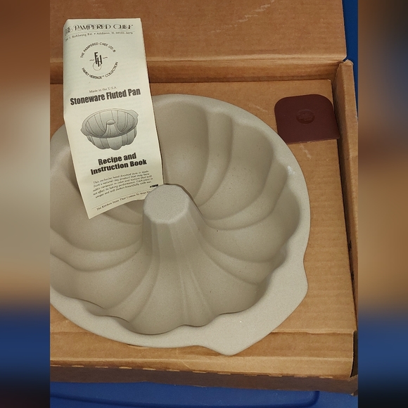 The Pampered Chef Kitchen Nwt Pampered Chef Bundt Pan Never Been